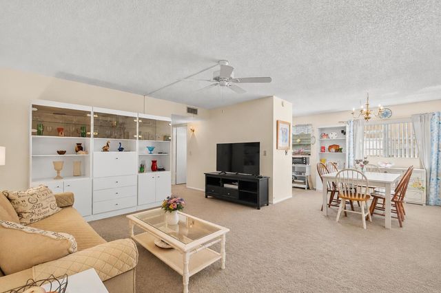 61 Woodland Drive 106, Vero Beach, FL 32962