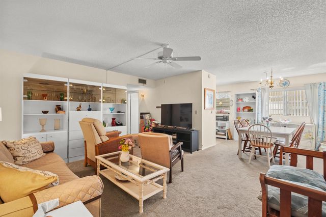 61 Woodland Drive 106, Vero Beach, FL 32962