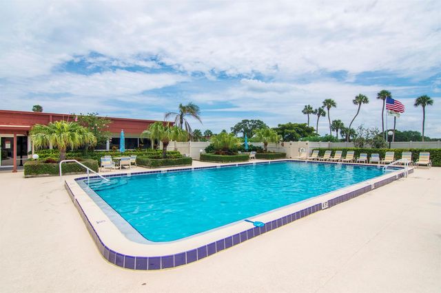 61 Woodland Drive 106, Vero Beach, FL 32962
