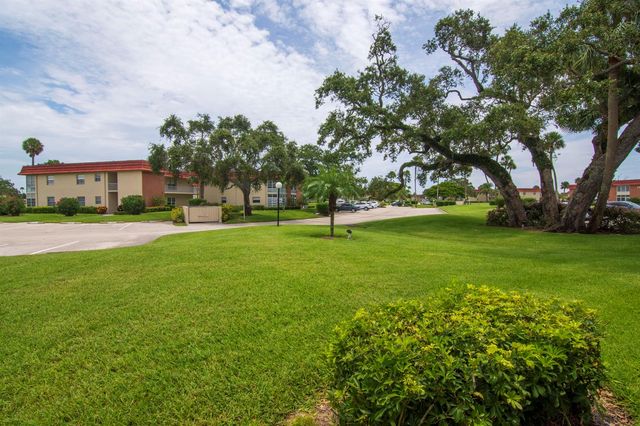 61 Woodland Drive 106, Vero Beach, FL 32962