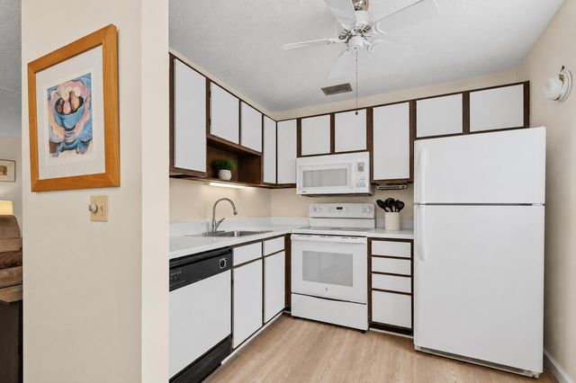 61 Woodland Drive 106, Vero Beach, FL 32962