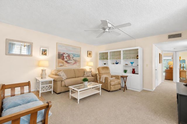 61 Woodland Drive 106, Vero Beach, FL 32962