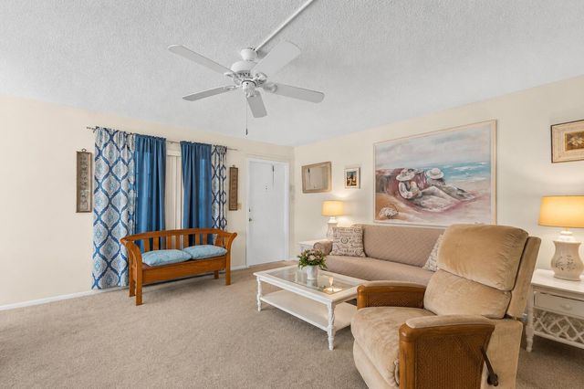 61 Woodland Drive 106, Vero Beach, FL 32962