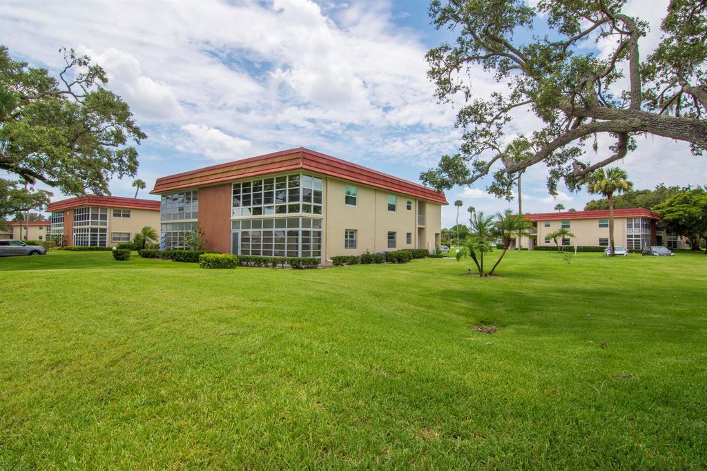 61 Woodland Drive 106, Vero Beach, FL 32962