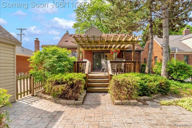 3015 Bembridge Road, Royal Oak, MI 48073