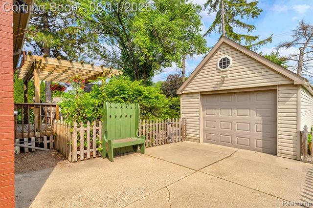 3015 Bembridge Road, Royal Oak, MI 48073