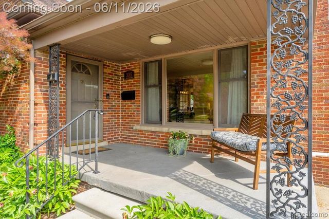 3015 Bembridge Road, Royal Oak, MI 48073