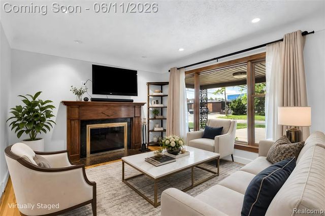 3015 Bembridge Road, Royal Oak, MI 48073