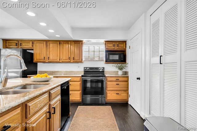 3015 Bembridge Road, Royal Oak, MI 48073