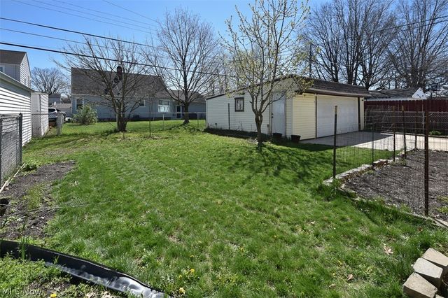 2929 Commonwealth Drive, Parma, OH 44134