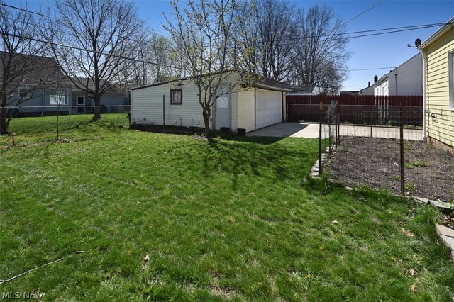 2929 Commonwealth Drive, Parma, OH 44134
