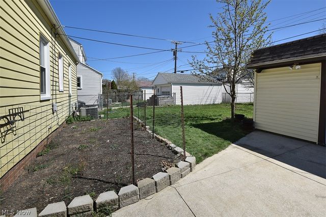 2929 Commonwealth Drive, Parma, OH 44134