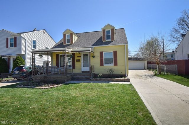 2929 Commonwealth Drive, Parma, OH 44134