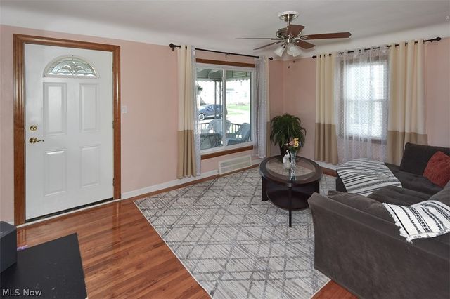 2929 Commonwealth Drive, Parma, OH 44134