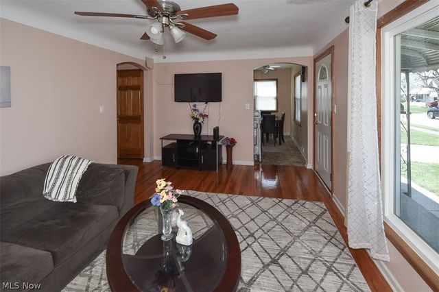 2929 Commonwealth Drive, Parma, OH 44134