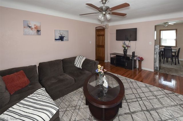 2929 Commonwealth Drive, Parma, OH 44134