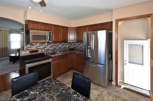 2929 Commonwealth Drive, Parma, OH 44134