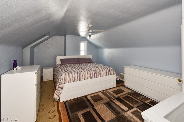2929 Commonwealth Drive, Parma, OH 44134