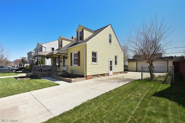 2929 Commonwealth Drive, Parma, OH 44134