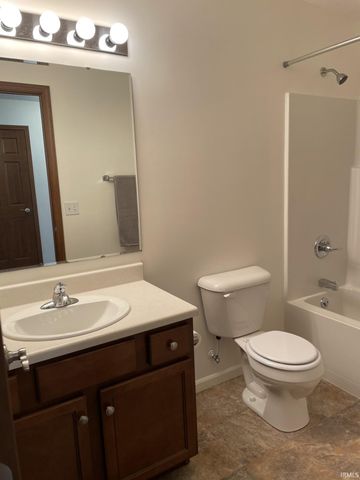 1702 Midsummer Night Cove, Fort Wayne, IN 46818