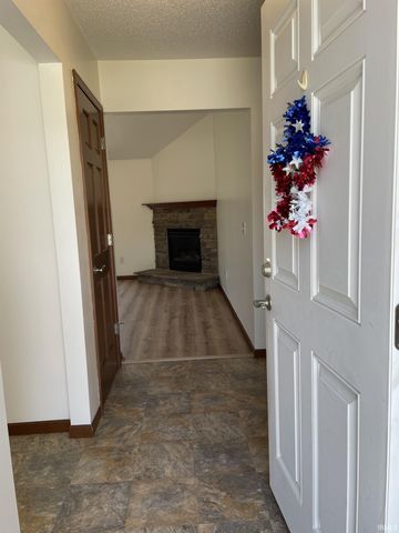 1702 Midsummer Night Cove, Fort Wayne, IN 46818