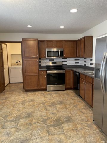 1702 Midsummer Night Cove, Fort Wayne, IN 46818