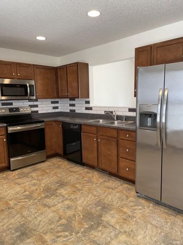 1702 Midsummer Night Cove, Fort Wayne, IN 46818