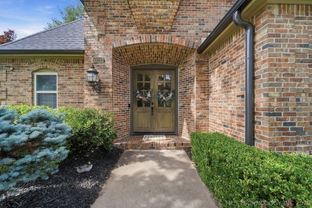 10202 S Knoxville Avenue, Tulsa, OK 74137