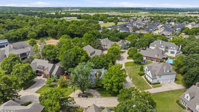 10202 S Knoxville Avenue, Tulsa, OK 74137