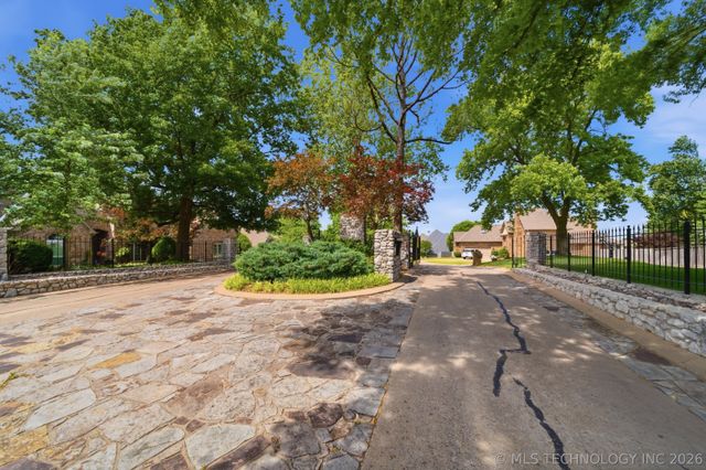 10202 S Knoxville Avenue, Tulsa, OK 74137