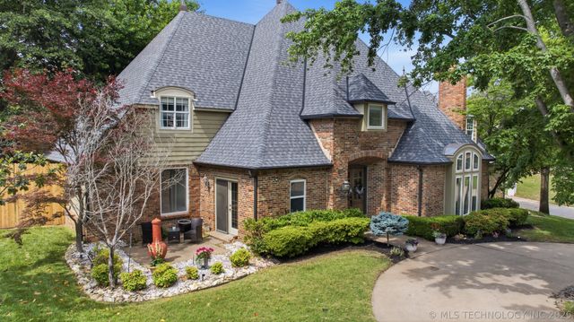 10202 S Knoxville Avenue, Tulsa, OK 74137