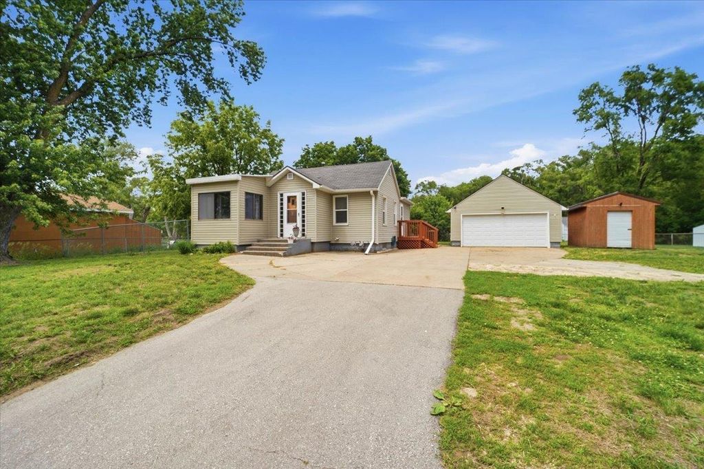 1415 Dearborn Avenue, Waterloo, IA 50707