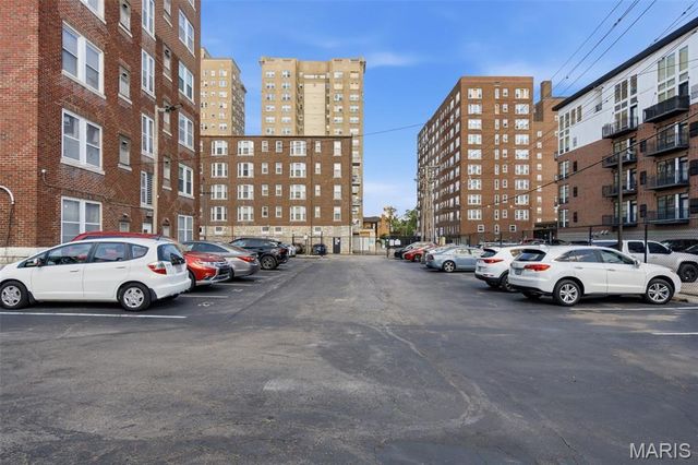 5330 Pershing Avenue 805, St Louis, MO 63112