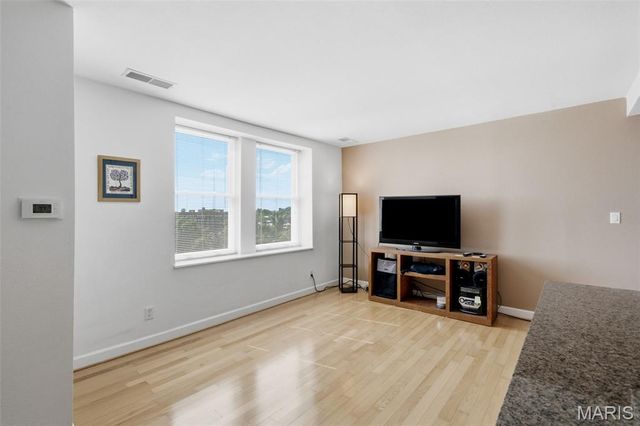 5330 Pershing Avenue 805, St Louis, MO 63112