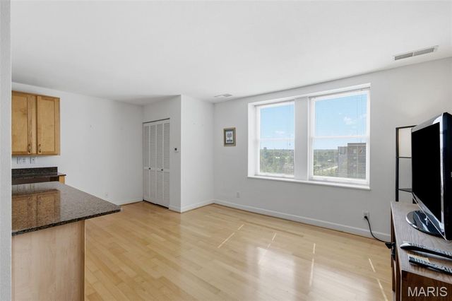 5330 Pershing Avenue 805, St Louis, MO 63112