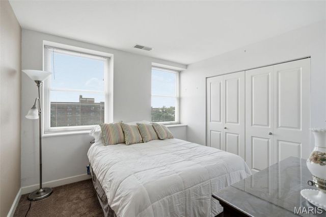 5330 Pershing Avenue 805, St Louis, MO 63112