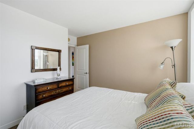 5330 Pershing Avenue 805, St Louis, MO 63112