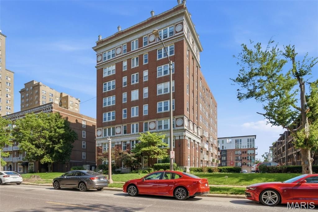 5330 Pershing Avenue 805, St Louis, MO 63112