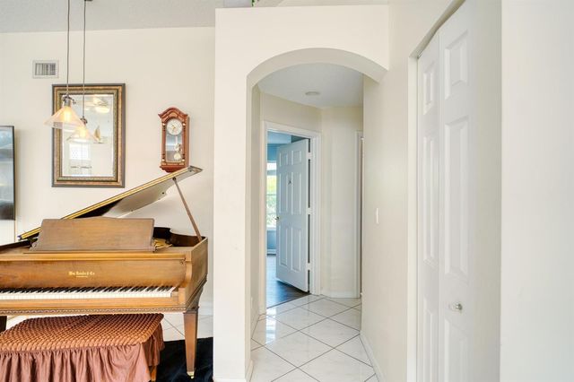 2824 Waters Edge Circle, Greenacres, FL 33413