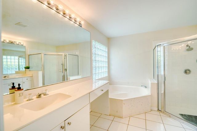2824 Waters Edge Circle, Greenacres, FL 33413