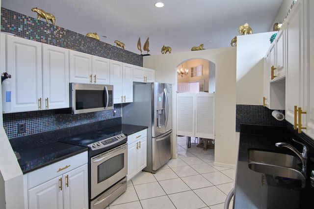 2824 Waters Edge Circle, Greenacres, FL 33413