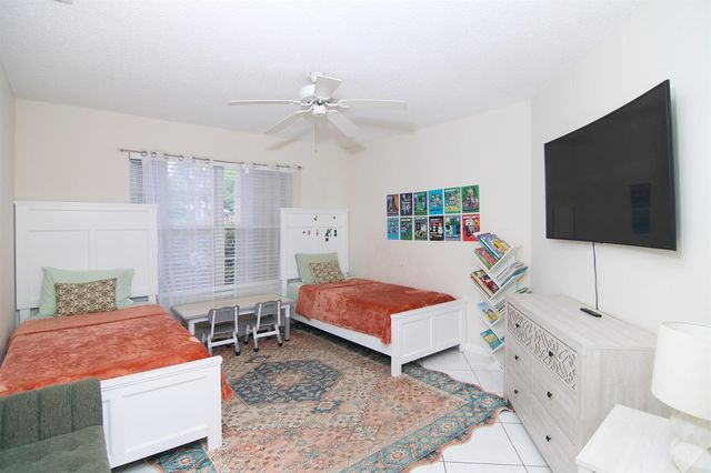 2824 Waters Edge Circle, Greenacres, FL 33413