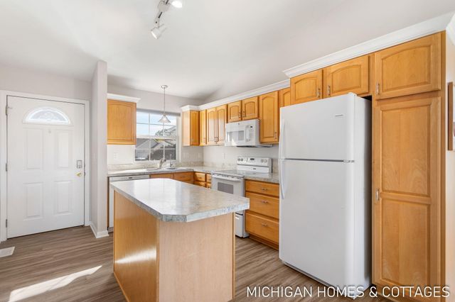 634 Wilshire Court, Holland City, MI 49423