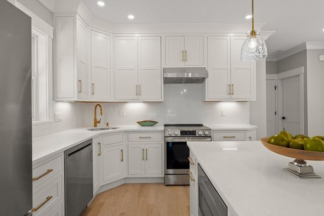 40 Lyons Street 40, Quincy, MA 02169