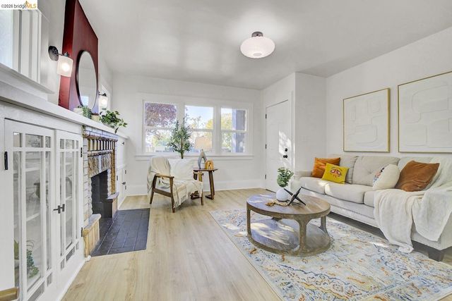 5718 Adeline St, Oakland, CA 94608