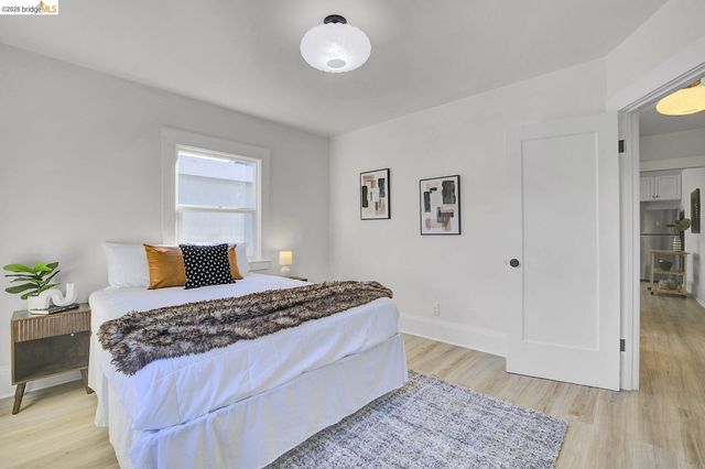 5718 Adeline St, Oakland, CA 94608