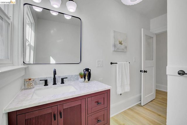 5718 Adeline St, Oakland, CA 94608