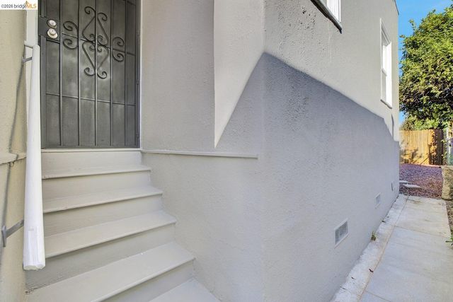 5718 Adeline St, Oakland, CA 94608