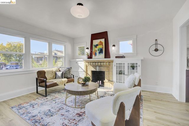 5718 Adeline St, Oakland, CA 94608