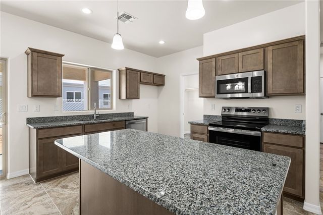 2275 E Ames Avenue, Kingman, AZ 86409